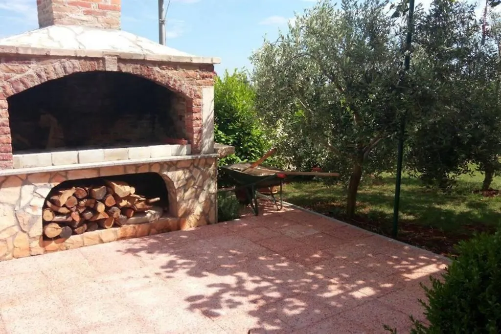 Comfortable Apartment Near Pula Marčana