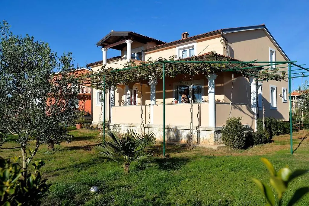 Comfortable Apartment Near Pula Marčana