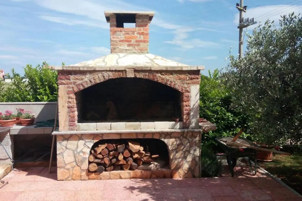 Comfortable Apartment Near Pula Marcana