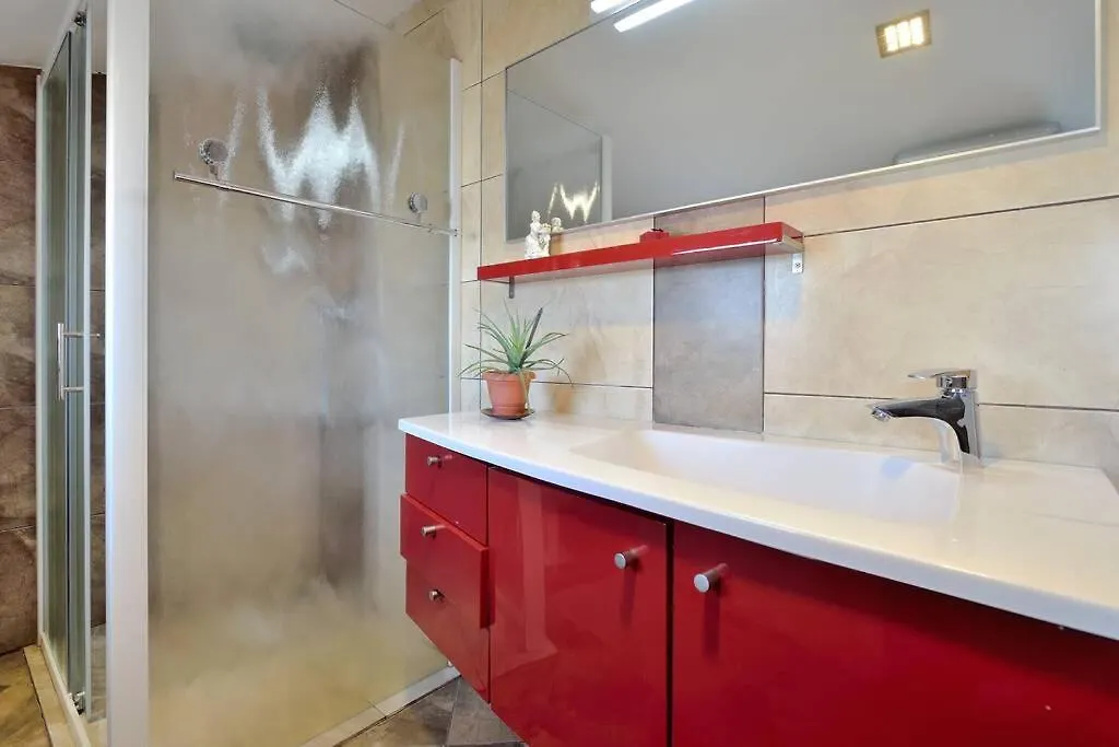 Comfortable Apartment Near Pula Marčana