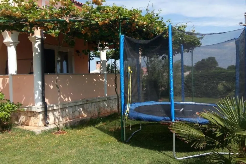 Comfortable Apartment Near Pula Marčana
