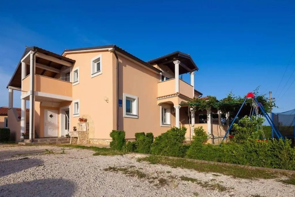 Comfortable Apartment Near Pula Marcana