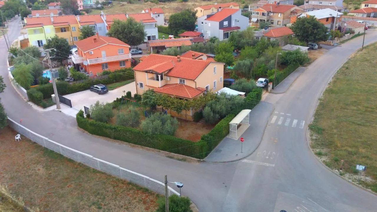 Comfortable Apartment Near Pula Marčana