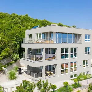 Apartment House 61, Sveta Marina